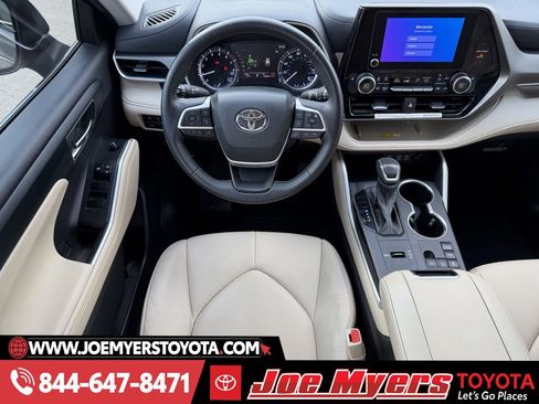 Used 2024 Toyota Highlander XLE image 14
