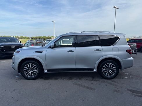 Used 2024 Nissan Armada SL w/ Captain's Chairs Package image 23