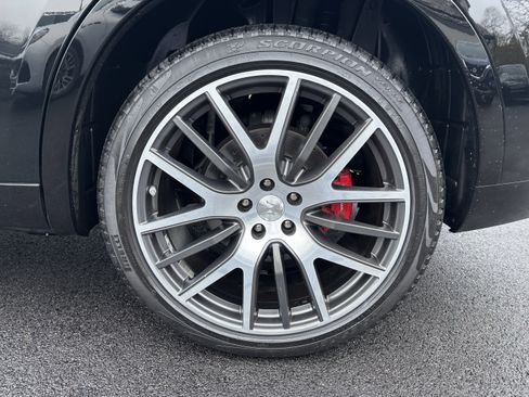 Used 2017 Maserati Levante S image 11