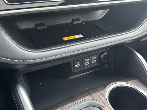 Used 2024 Toyota Highlander Platinum image 26