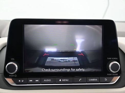 Used 2025 Nissan Rogue SV FWD image 18