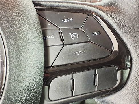 Used 2017 Jeep Renegade Altitude FWD image 17