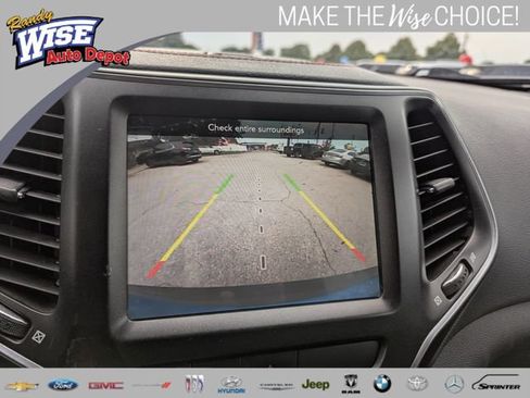 Used 2019 Jeep Cherokee Trailhawk w/ Comfort/Convenience Group AWD/4WD image 14