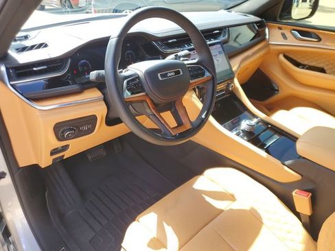 Used 2024 Jeep Grand Cherokee L Summit AWD/4WD image 17