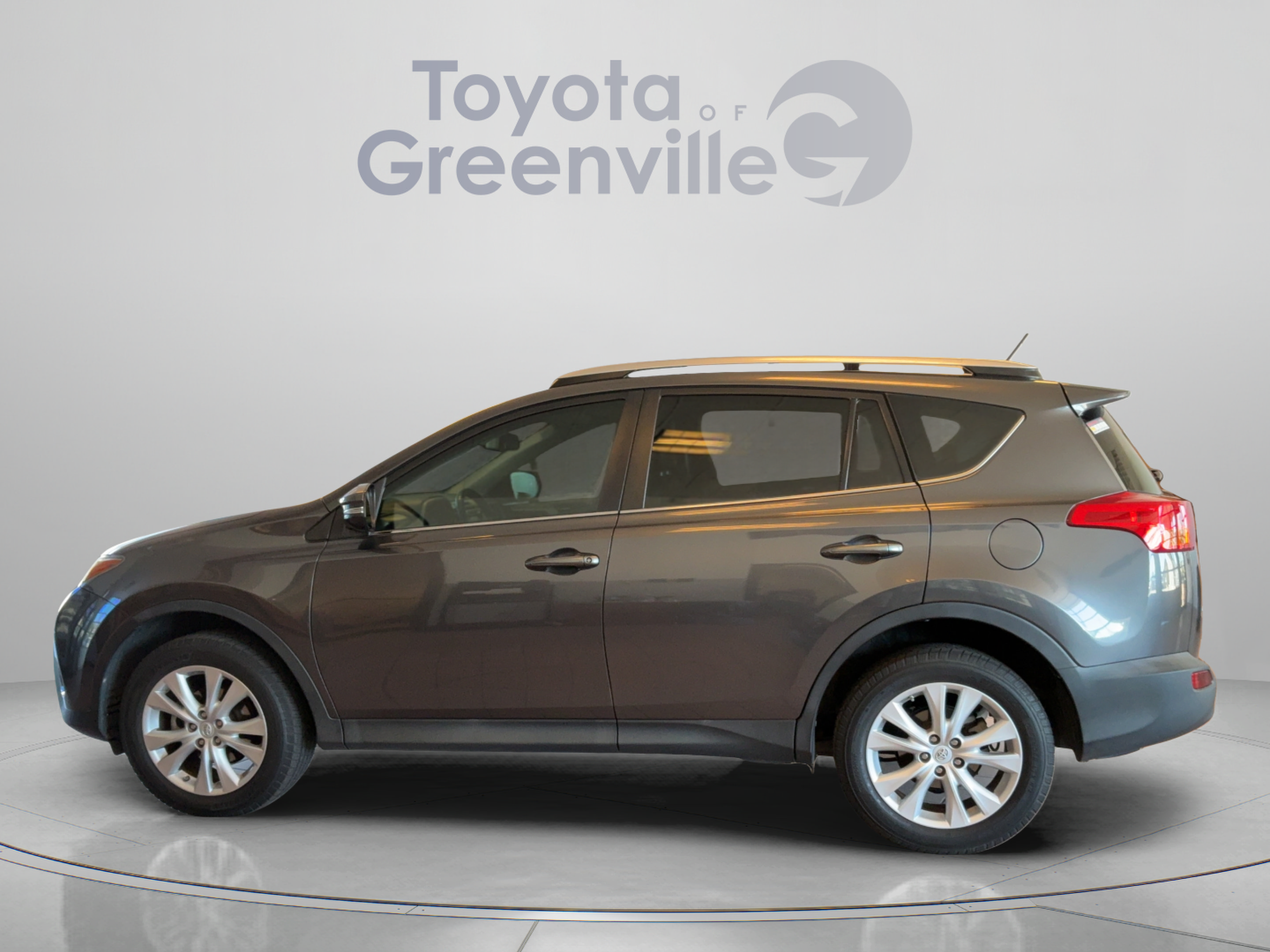 Used 2015 Toyota RAV4 Limited FWD image 2