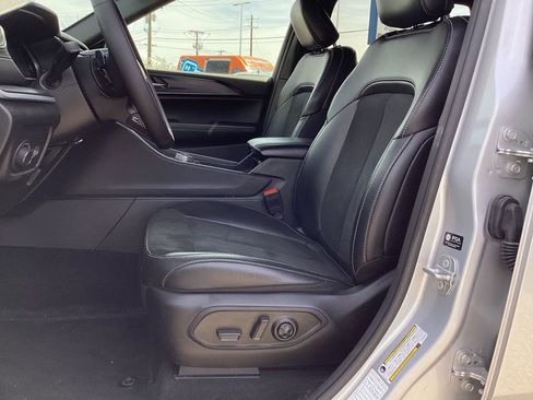 Used 2025 Jeep Grand Cherokee Altitude AWD/4WD image 15