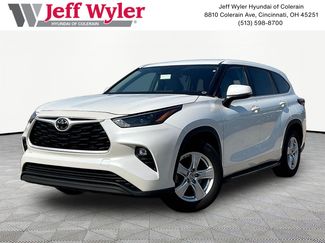 Used 2023 Toyota Highlander LE FWD video 1