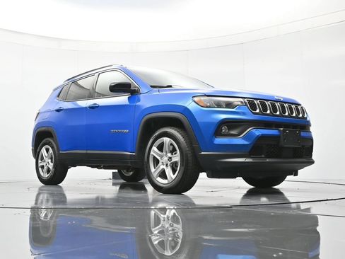 Used 2024 Jeep Compass Latitude AWD/4WD image 37