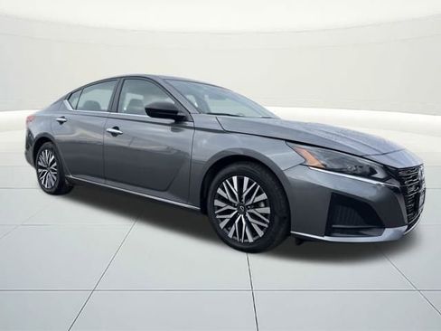 Used 2024 Nissan Altima 2.5 SV image 7