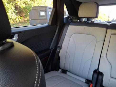 New 2025 Ford Escape SE w/ PHEV Premium Package FWD image 19