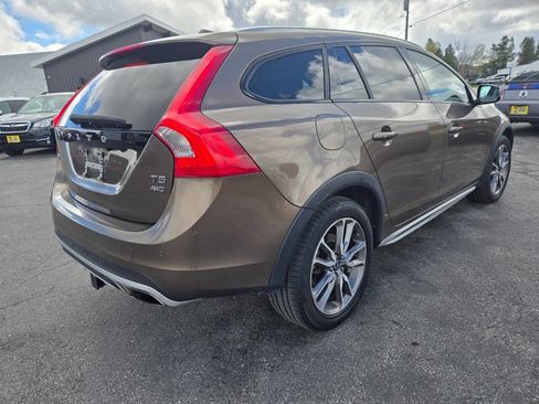 Used 2015 Volvo V60 T5 Cross Country AWD/4WD image 5