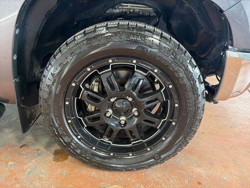 Used 2017 Toyota Tundra SR5 image 10