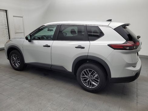 Used 2024 Nissan Rogue S AWD/4WD image 3