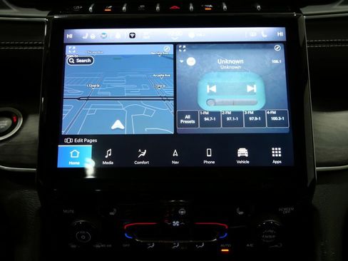 Used 2022 Jeep Grand Cherokee L Limited image 22