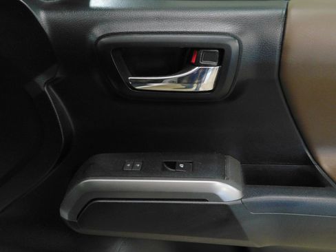 Used 2017 Toyota Tacoma Limited image 74