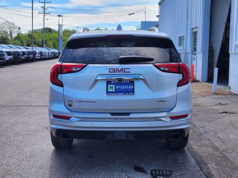 Used 2019 GMC Terrain Denali w/ Advanced Safety Package AWD/4WD image 4