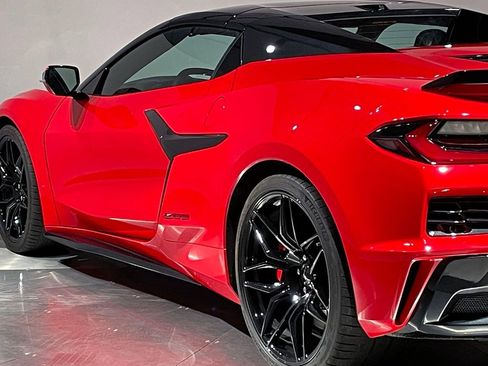 Used 2024 Chevrolet Corvette Z06 RWD image 30