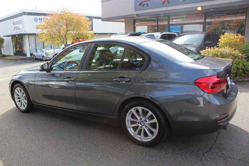 Used 2018 BMW 320i xDrive Sedan AWD/4WD image 3