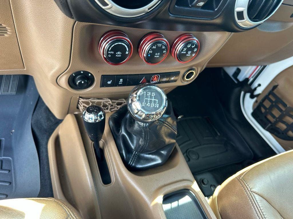 Used 2017 Jeep Wrangler Unlimited Sahara w/ Max Tow Package AWD/4WD image 31