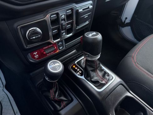 Used 2023 Jeep Wrangler Unlimited Rubicon w/ Cold Weather Group image 26