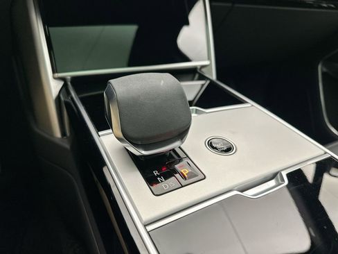 Used 2024 Land Rover Range Rover SE image 24