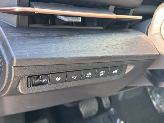 Used 2024 Nissan Ariya AWD image 22