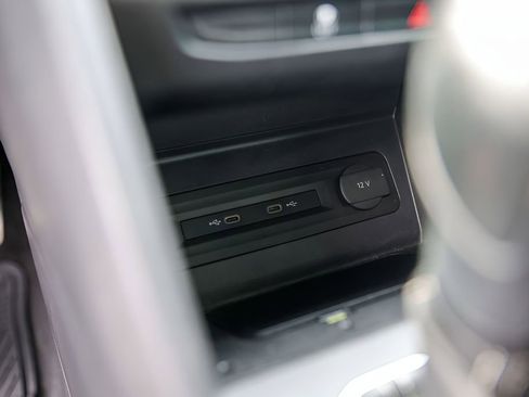 Used 2021 Volkswagen Atlas Cross Sport SE w/ Panoramic Sunroof Package image 24