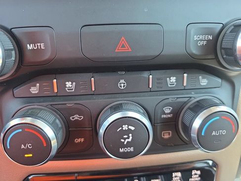 Used 2022 RAM 1500 Laramie AWD/4WD image 28