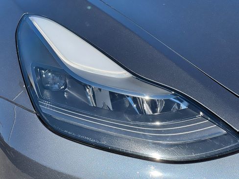 Used 2022 Tesla Model 3 Performance image 11