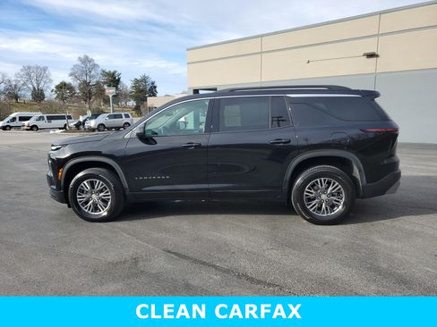 Used 2025 Chevrolet Traverse LT image 8