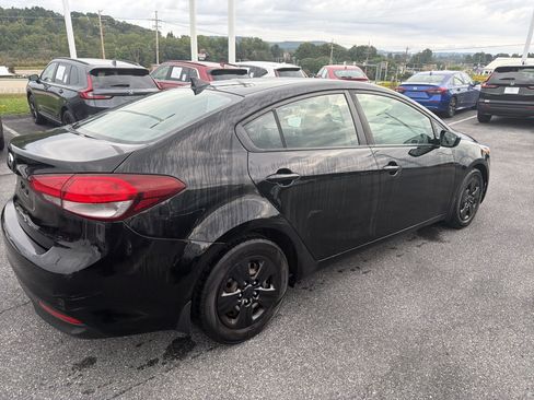 Used 2017 Kia Forte LX FWD image 4