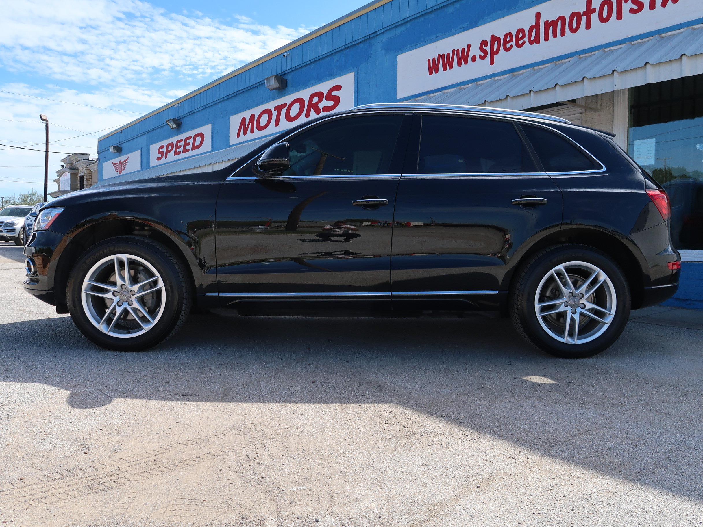 Used 2016 Audi Q5 2.0T Premium Plus w/ Technology Package AWD/4WD image 3