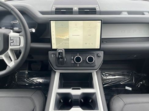 New 2026 Land Rover Defender 130 X-Dynamic SE AWD/4WD image 17
