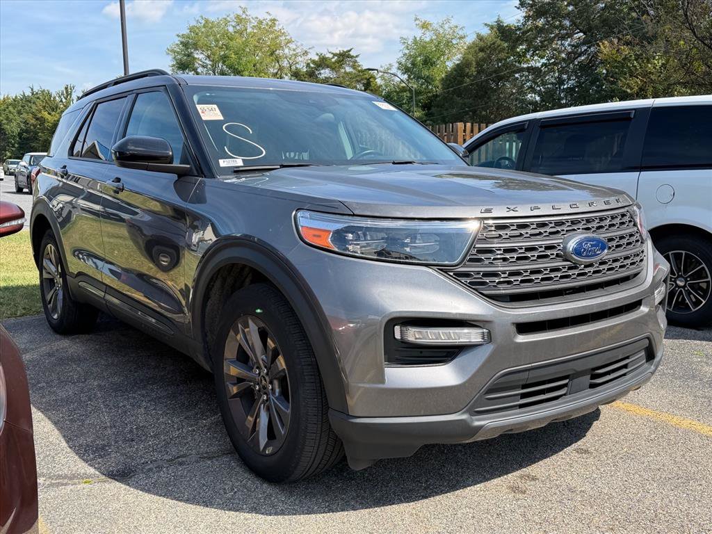 Used 2023 Ford Explorer XLT w/ Equipment Group 202A AWD/4WD image 3