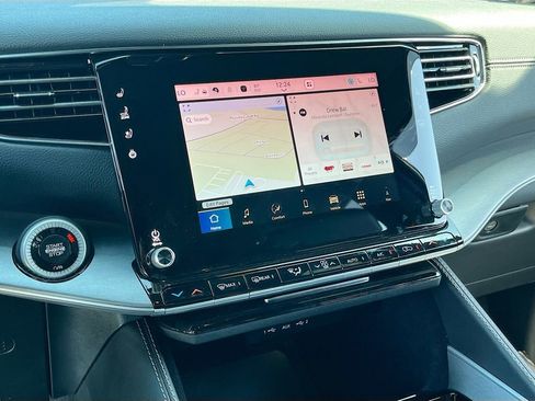 Certified 2025 Jeep Wagoneer L Series II w/ Premium Group I image 15