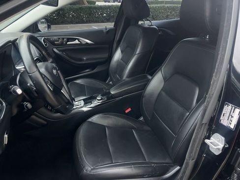 Used 2017 INFINITI QX30 Premium w/ Cargo Package image 14