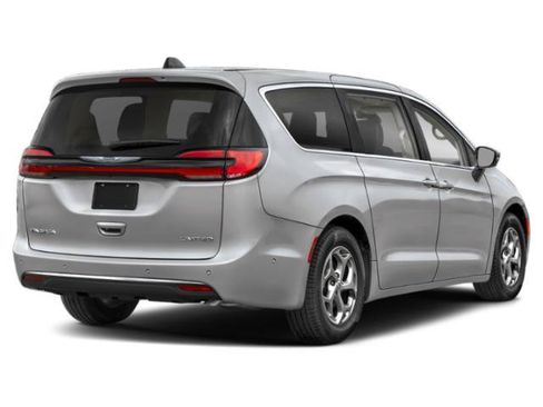 Used 2024 Chrysler Pacifica Limited FWD image 2