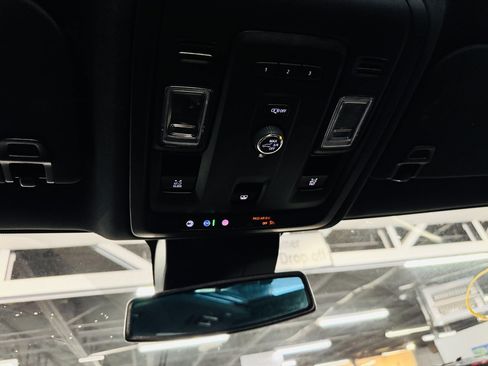 Used 2023 GMC Yukon XL SLT AWD/4WD image 18