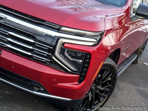 Used 2025 Chevrolet Suburban Premier image 8