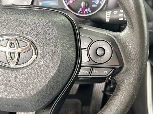 Used 2022 Toyota RAV4 LE AWD/4WD image 17