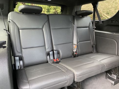 Used 2023 Chevrolet Suburban Z71 image 39