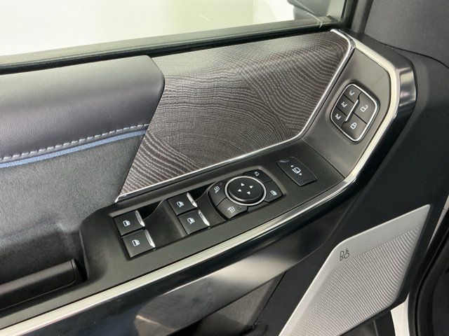 Used 2025 Ford F350 Platinum w/ FX4 Off-Road Package AWD/4WD image 17