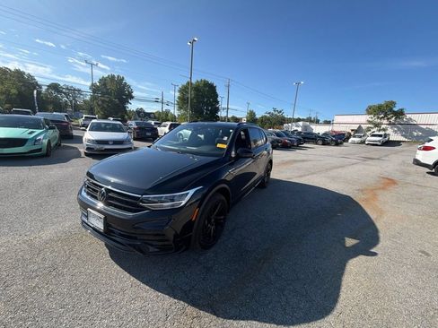 Used 2024 Volkswagen Tiguan SE R-Line AWD/4WD image 3