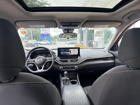 Used 2023 Nissan Altima 2.5 SV w/ SV Premium Package FWD image 17