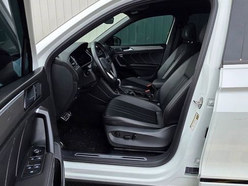Used 2023 Volkswagen Tiguan SE R-Line image 10