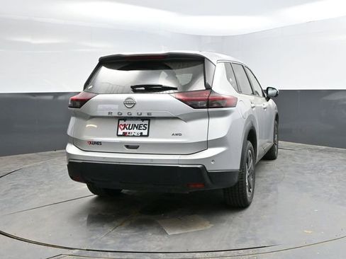 Used 2025 Nissan Rogue SV AWD/4WD image 9