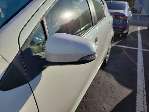 Used 2015 Toyota Prius C Two FWD image 5