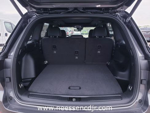 New 2025 Jeep Grand Cherokee Limited image 25