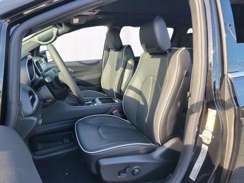 New 2027 Chrysler Pacifica Limited w/ Family Tech Group FWD image 9