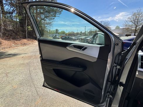 Used 2025 Volkswagen Taos SE image 18